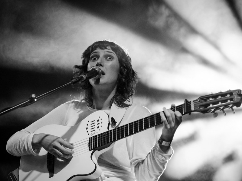 Aldous Harding live 2017 Feeërieën Brussels Warandepark © Caroline Vandekerckhove