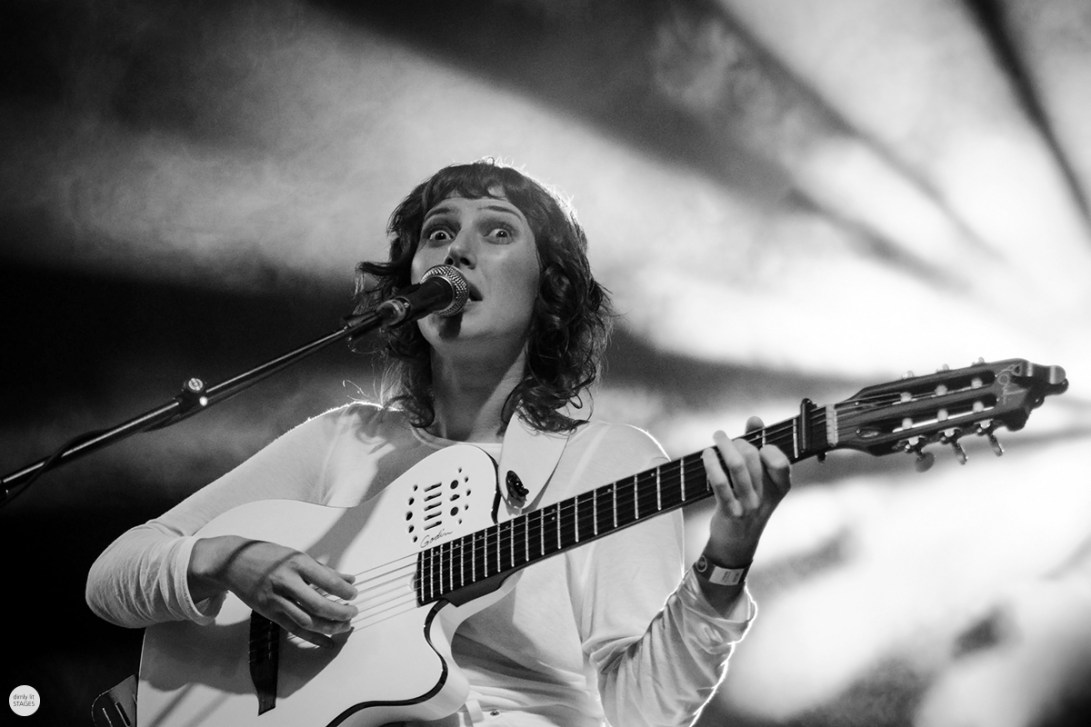 Aldous Harding live 2017 Feeërieën Brussels Warandepark © Caroline Vandekerckhove