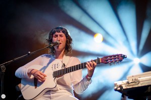Aldous Harding live 2017 Feeërieën Brussels Warandepark © Caroline Vandekerckhove