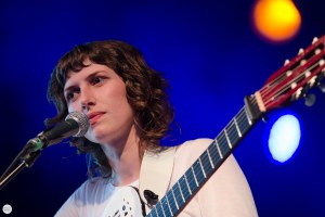 Aldous Harding live 2017 Feeërieën Brussels Warandepark © Caroline Vandekerckhove