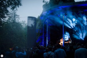 Aldous Harding live 2017 Feeërieën Brussels Warandepark © Caroline Vandekerckhove