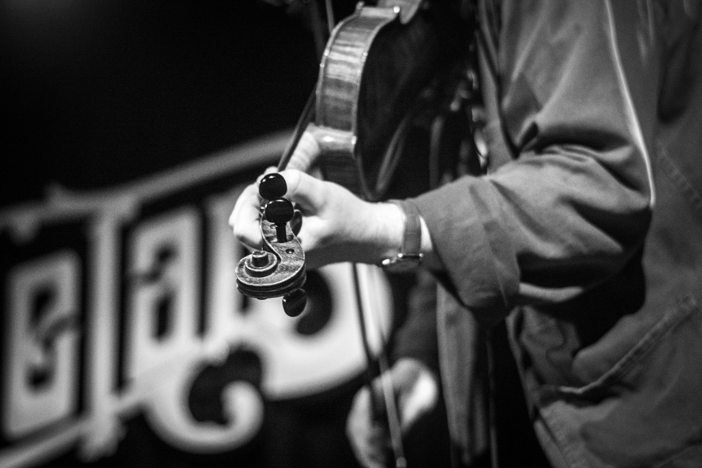 ye vagabonds live in whelans, Dublin 2022, photographed by Caroline Vandekerckhove for dimly lit stages