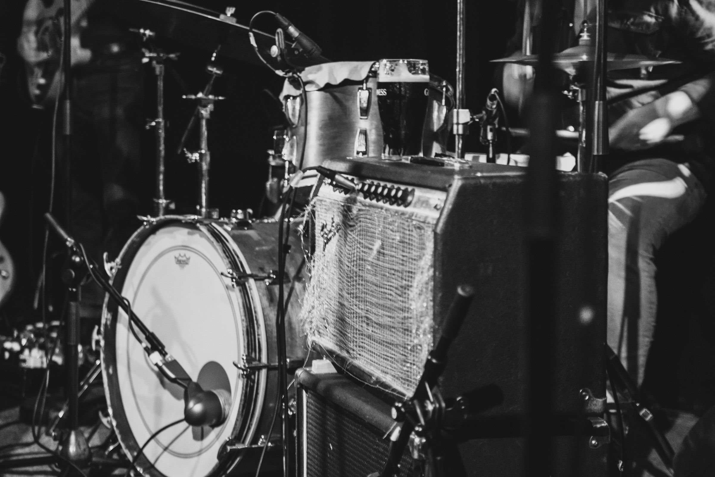 Mick Flannery live at Whelans Dublin 2022, photographed by Caroline Vandekerckhove for dimly lit stages