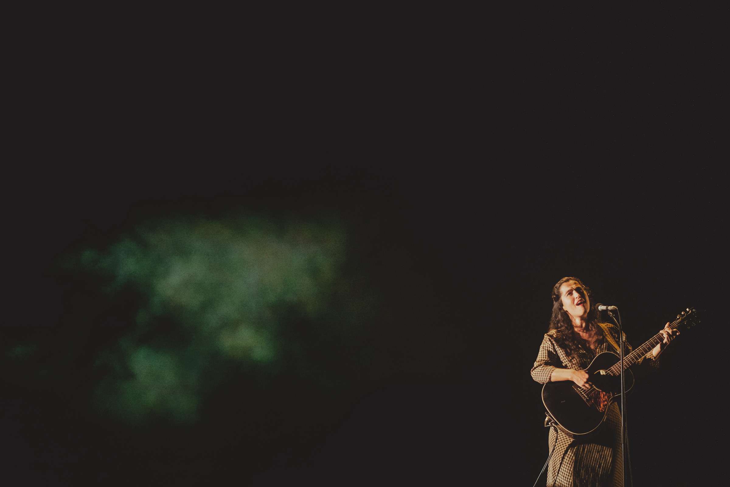 Sílvia Pérez Cruz with Damien Rice, live in Stadsschouwburg Antwerpen (Antwerp), photo by Caroline Vandekerckhove for dimly lit stages 2023