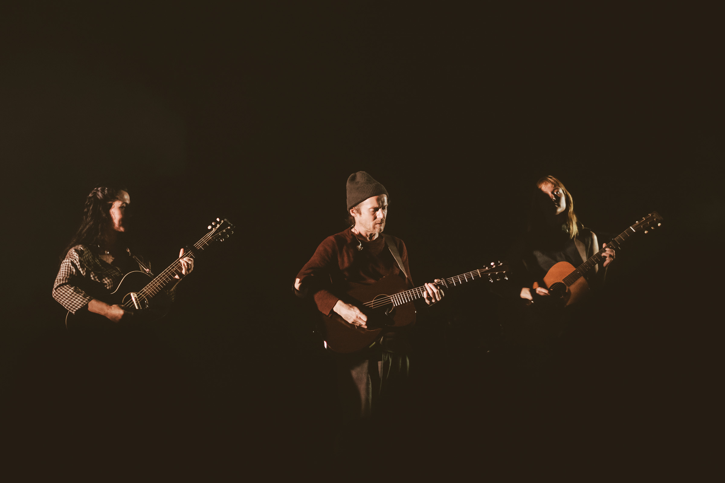Damien Rice, Sílvia Pérez Cruz and Jana Jacuka live in Stadsschouwburg Antwerpen (Antwerp), photo by Caroline Vandekerckhove for dimly lit stages 2023