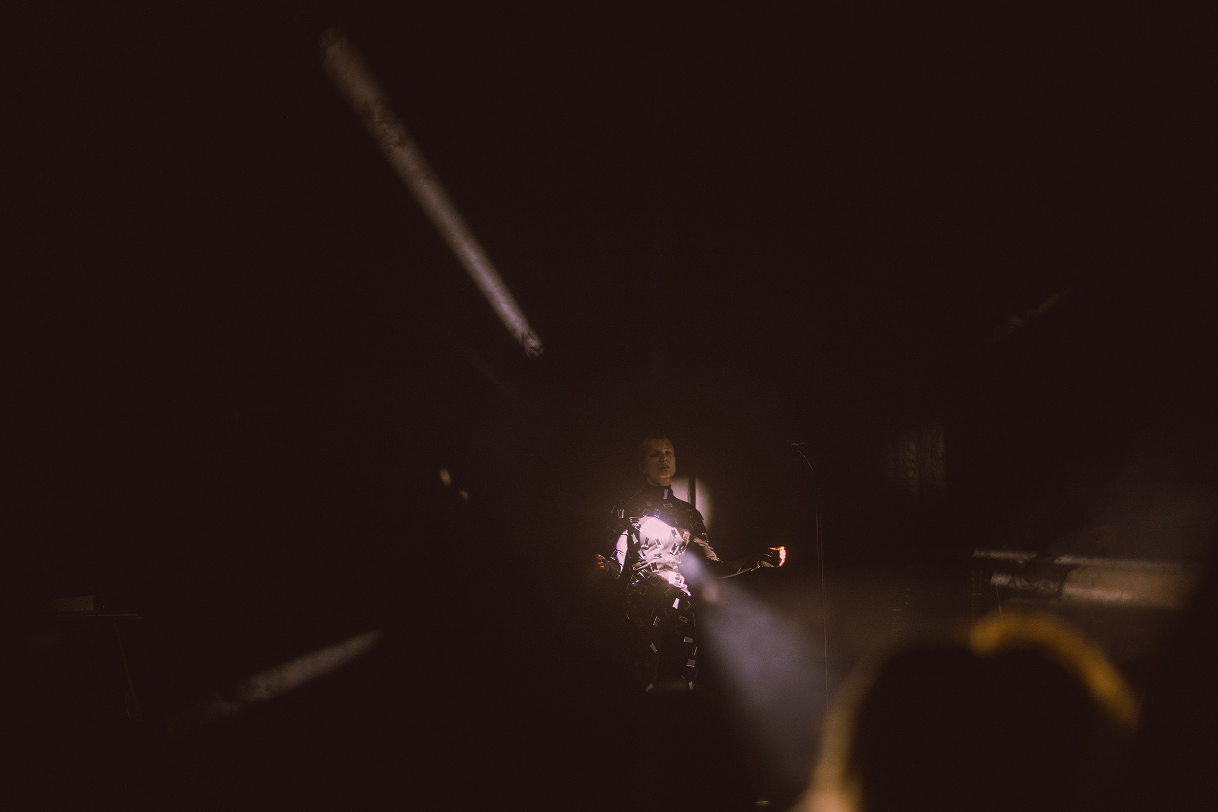 Damien Rice, Sílvia Pérez Cruz and Jana Jacuka live in Stadsschouwburg Antwerpen (Antwerp), photo by Caroline Vandekerckhove for dimly lit stages 2023