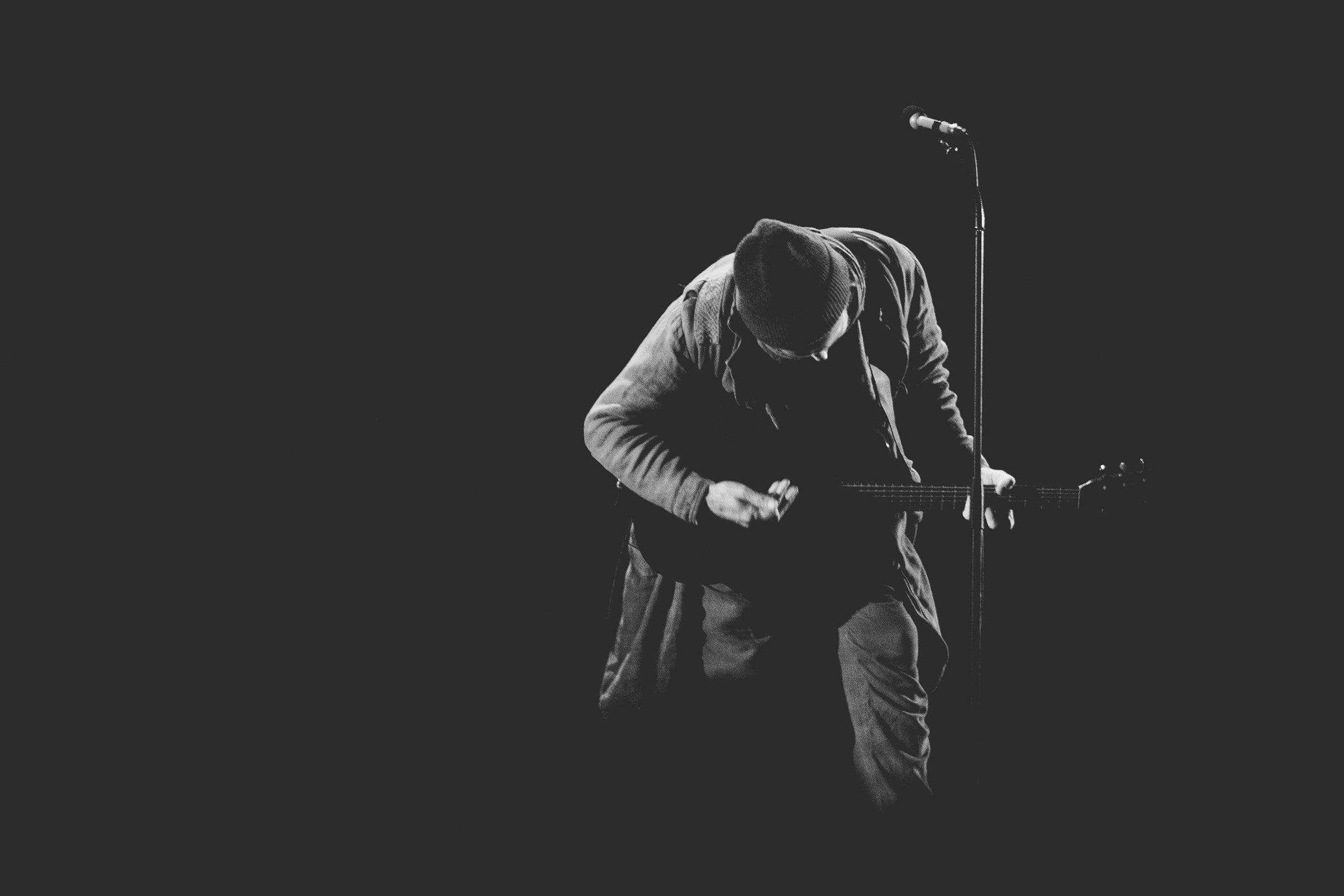 Damien Rice live in Stadsschouwburg Antwerpen (Antwerp), photo by Caroline Vandekerckhove for dimly lit stages 2023