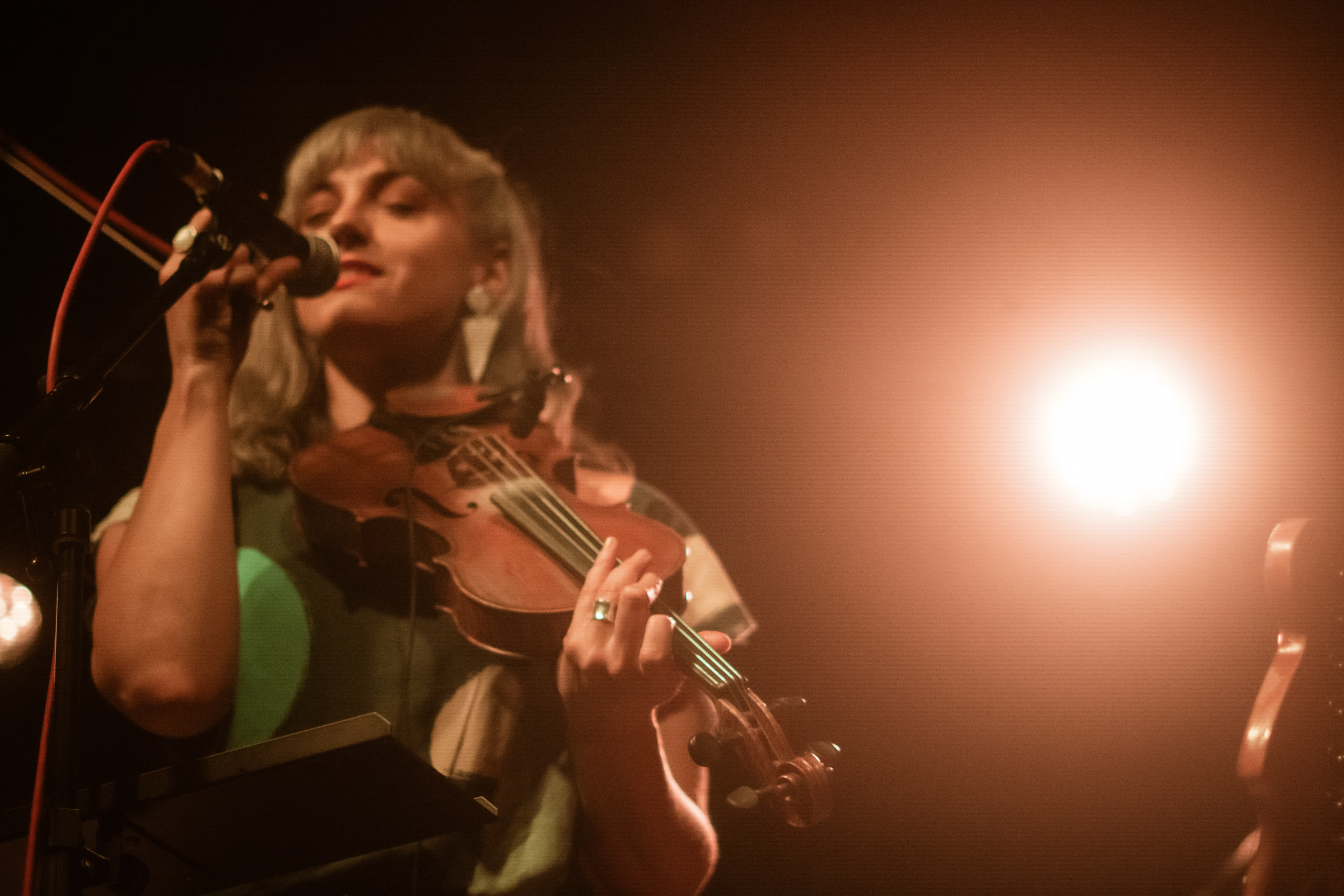 Inni-K opening for Sam Amidon at the Grand Social in Dublin. Photographed by Caroline Vandekerckhove for Dimly lit stages.