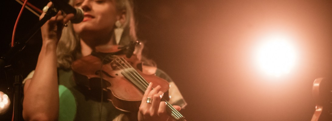 Inni-K opening for Sam Amidon at the Grand Social in Dublin. Photographed by Caroline Vandekerckhove for Dimly lit stages.