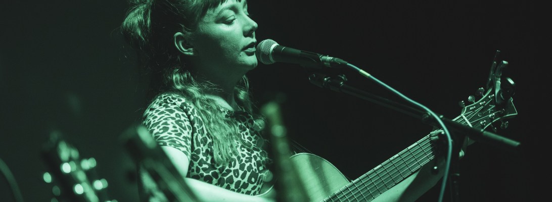 Brona Keogh live at Coastival nights 2023, photographed by Caroline Vandekerckhove for Dimly Lit Stages