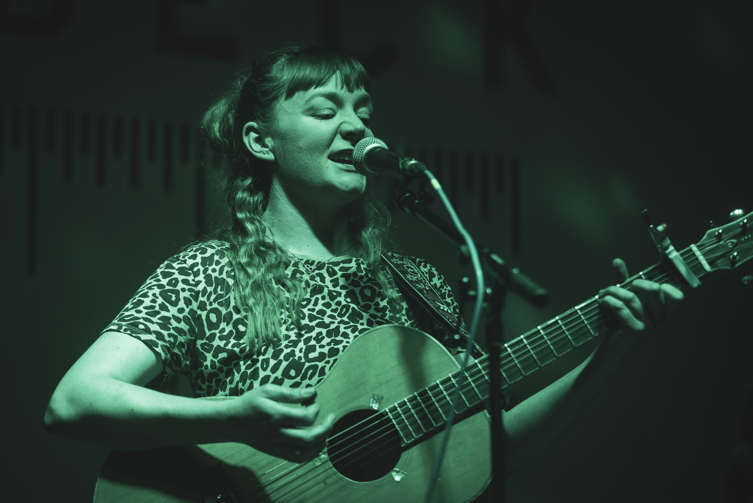 Brona Keogh live at Coastival nights 2023, photographed by Caroline Vandekerckhove for Dimly Lit Stages