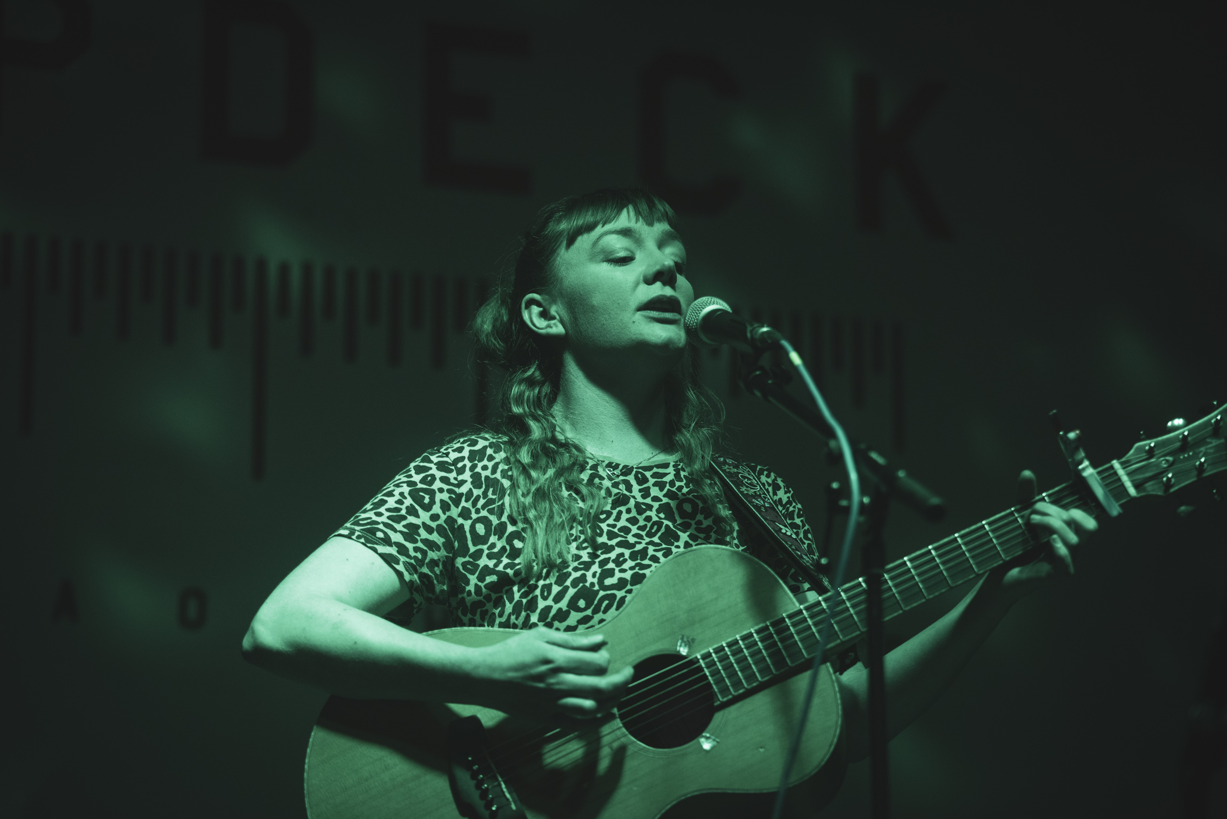 Brona Keogh live at Coastival nights 2023, photographed by Caroline Vandekerckhove for Dimly Lit Stages