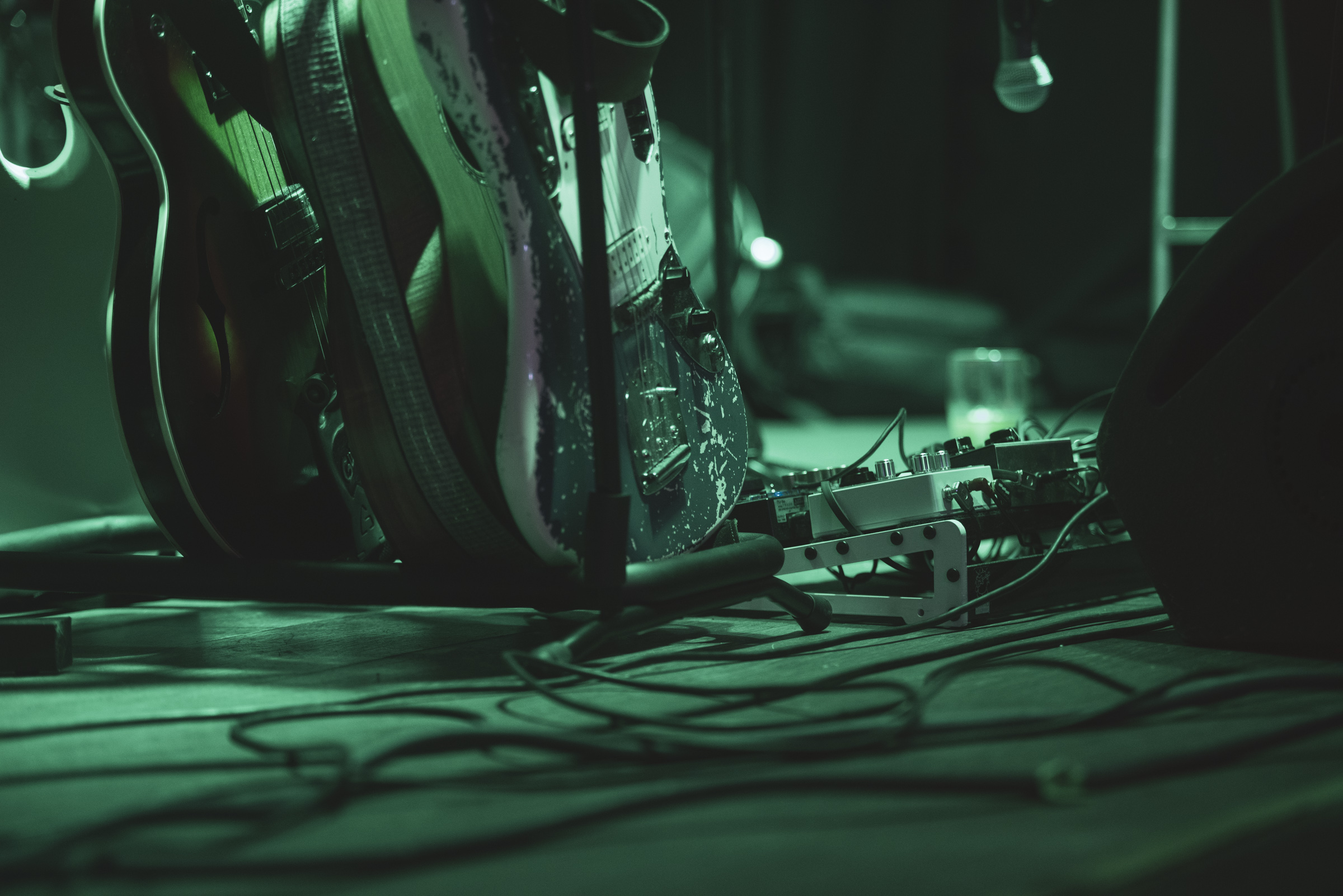 Brona Keogh live at Coastival nights 2023, photographed by Caroline Vandekerckhove for Dimly Lit Stages