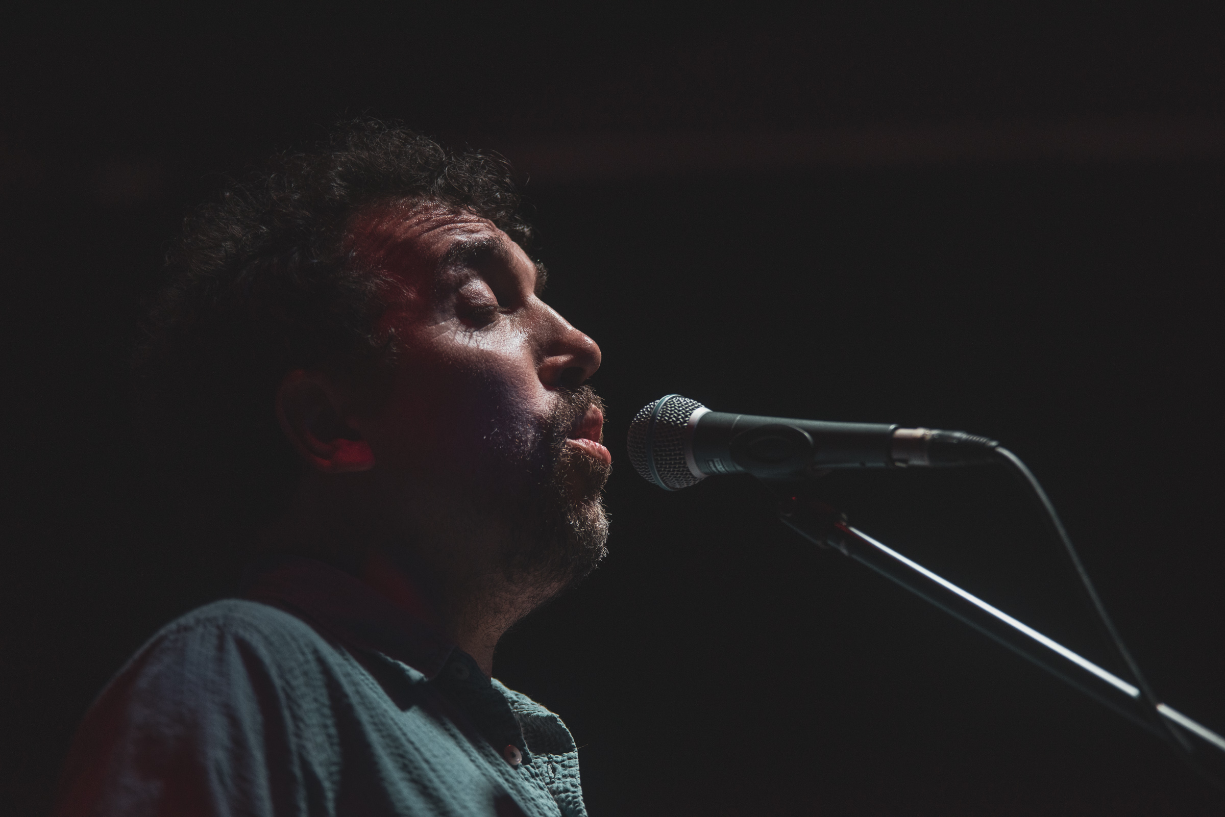 David Kitt live 2023, photographed at The Lighthouse Dun Laoghaire by Caroline Vandekerckhove for dimly lit stages