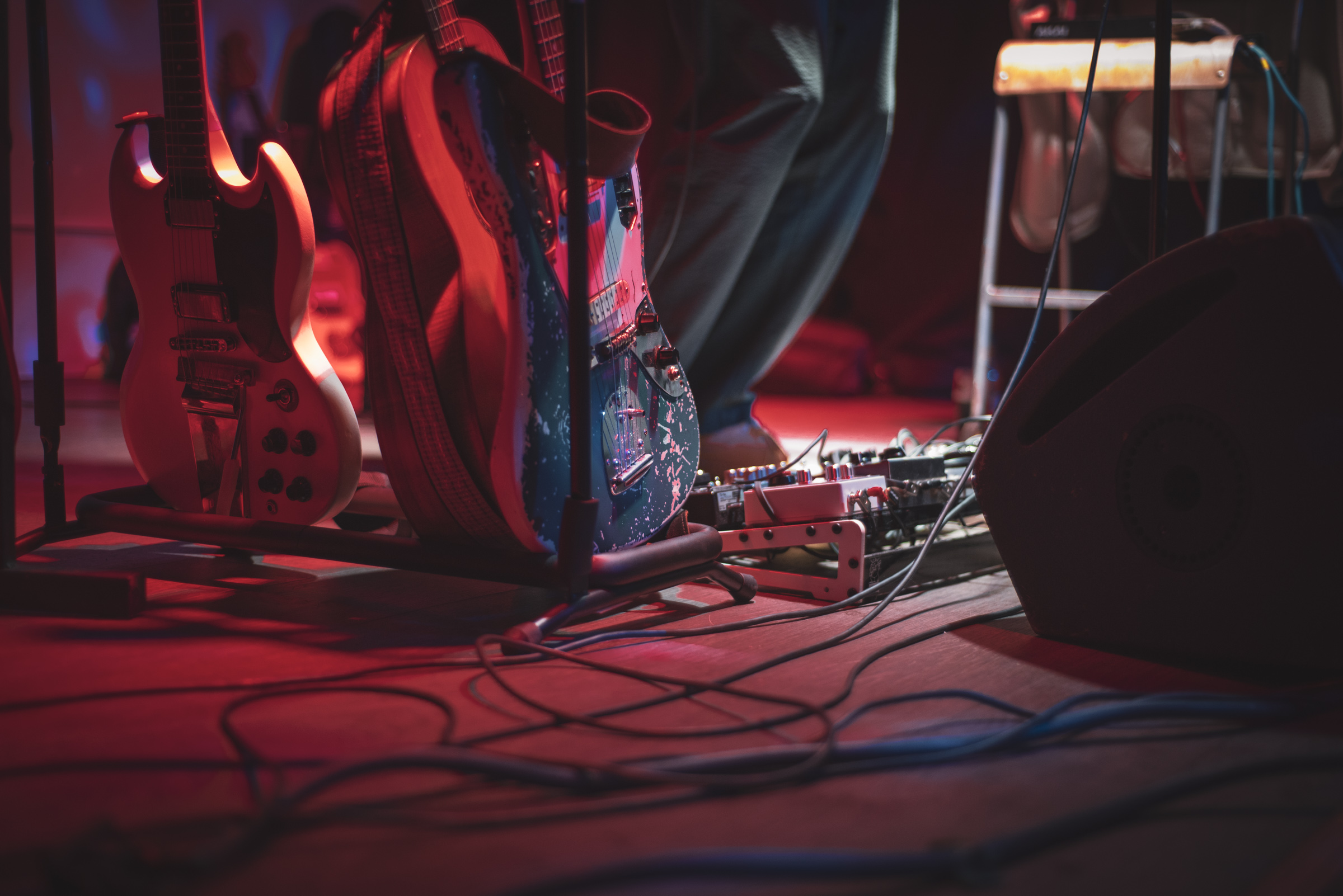 David Kitt live 2023, photographed at The Lighthouse Dun Laoghaire by Caroline Vandekerckhove for dimly lit stages