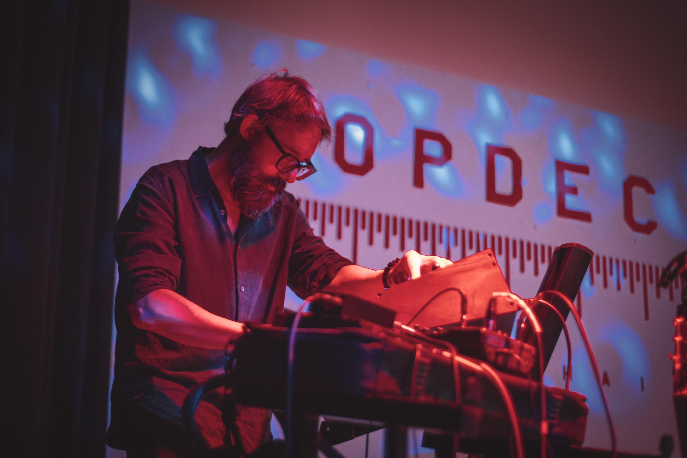 David Kitt live 2023, photographed at The Lighthouse Dun Laoghaire by Caroline Vandekerckhove for dimly lit stages