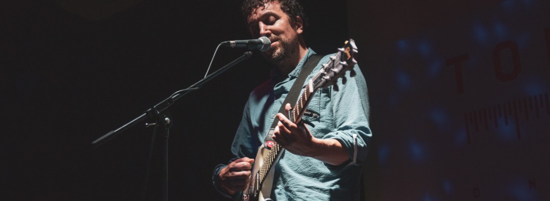 David Kitt live 2023, photographed at The Lighthouse Dun Laoghaire by Caroline Vandekerckhove for dimly lit stages